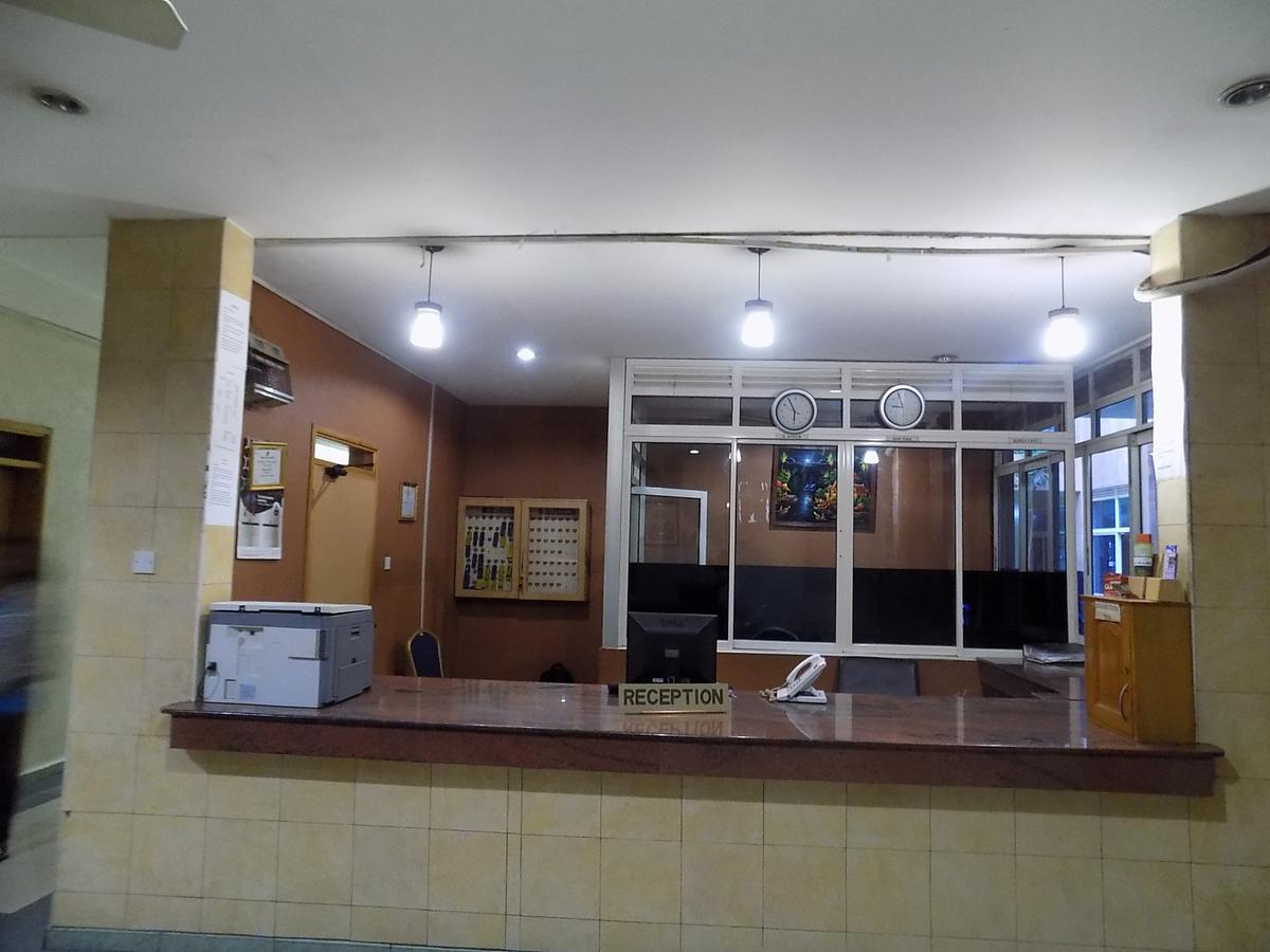 Aponye Hotel คัมพาลา ภายนอก รูปภาพ