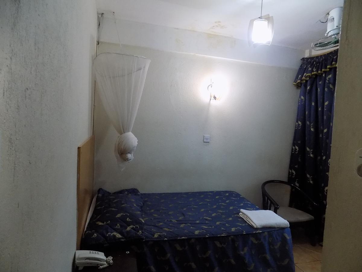 Aponye Hotel คัมพาลา ภายนอก รูปภาพ
