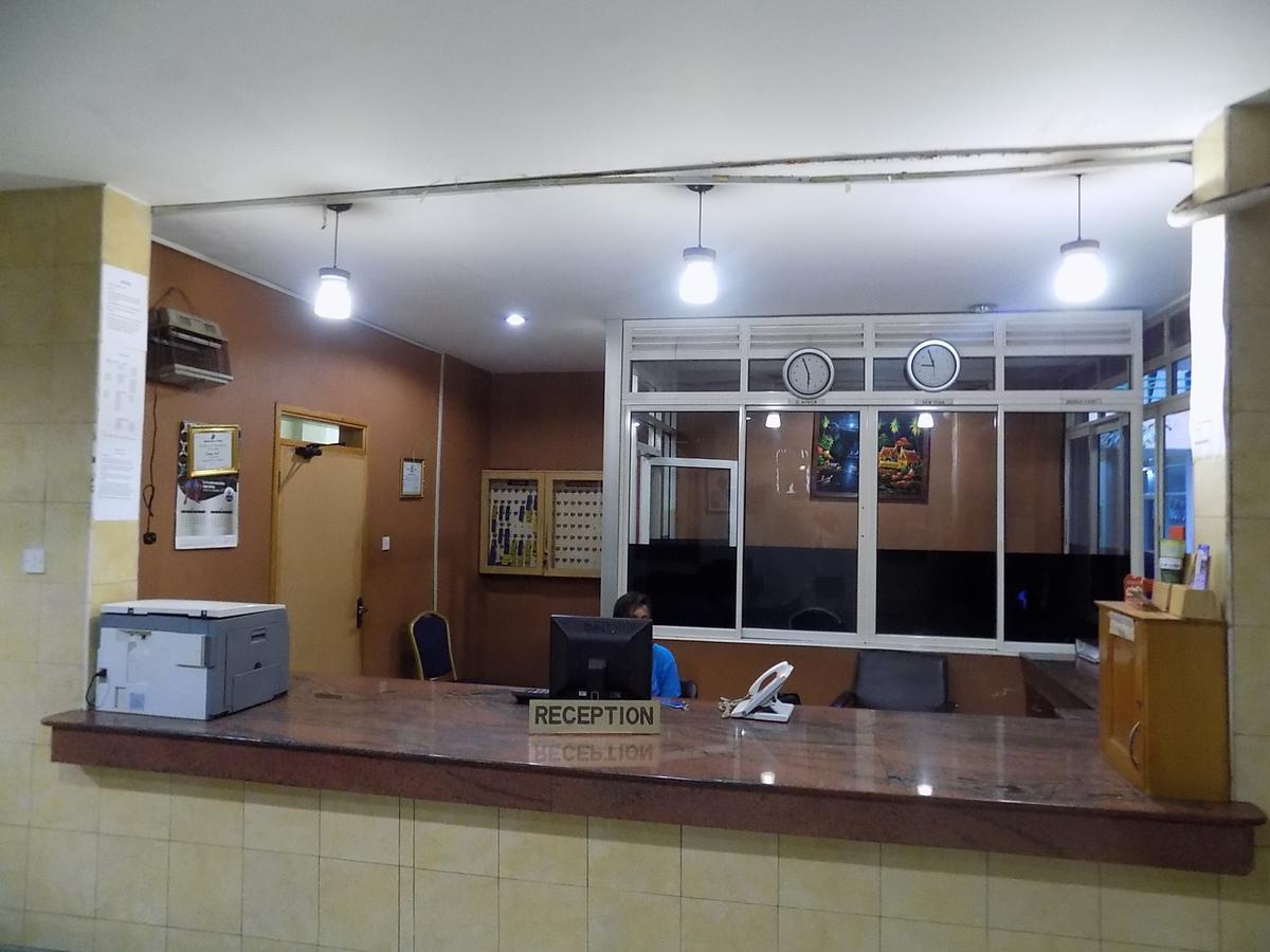 Aponye Hotel คัมพาลา ภายนอก รูปภาพ