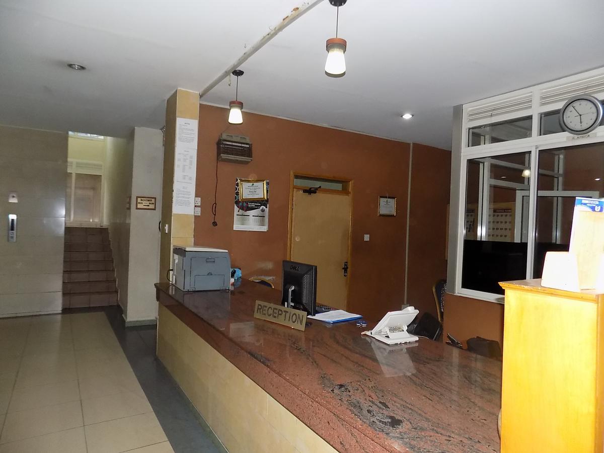 Aponye Hotel คัมพาลา ภายนอก รูปภาพ
