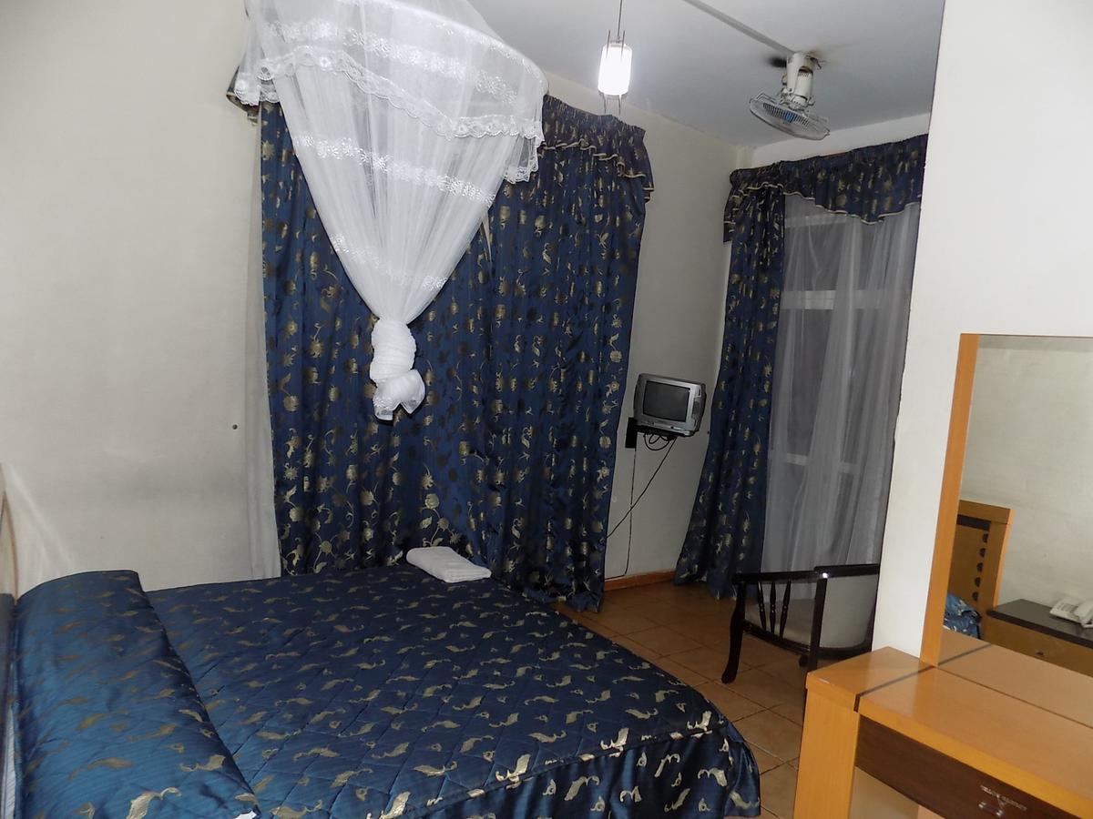 Aponye Hotel คัมพาลา ภายนอก รูปภาพ