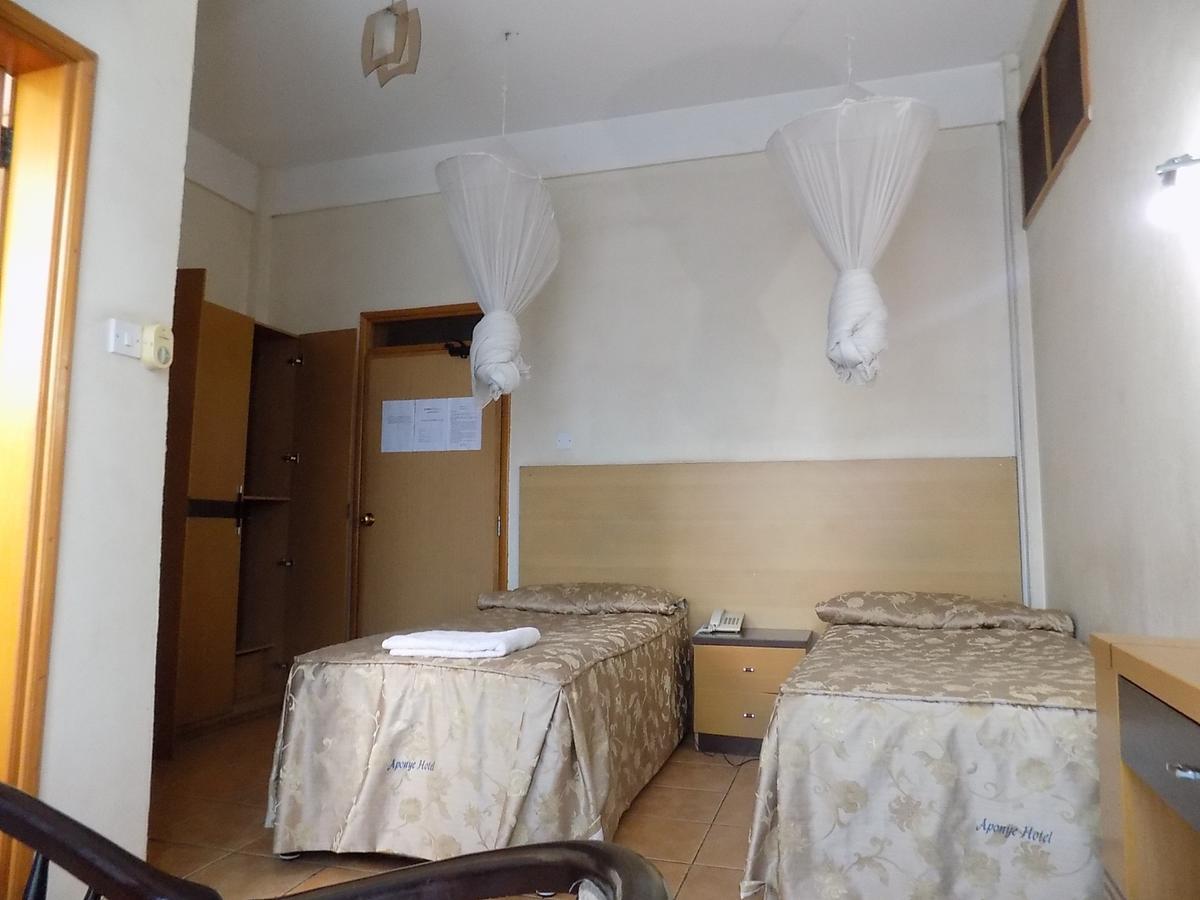Aponye Hotel คัมพาลา ภายนอก รูปภาพ