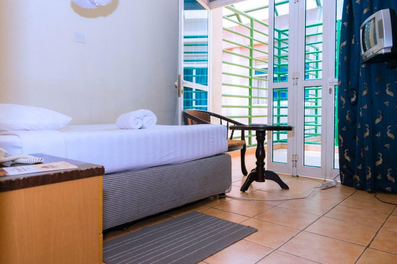 Aponye Hotel คัมพาลา ภายนอก รูปภาพ